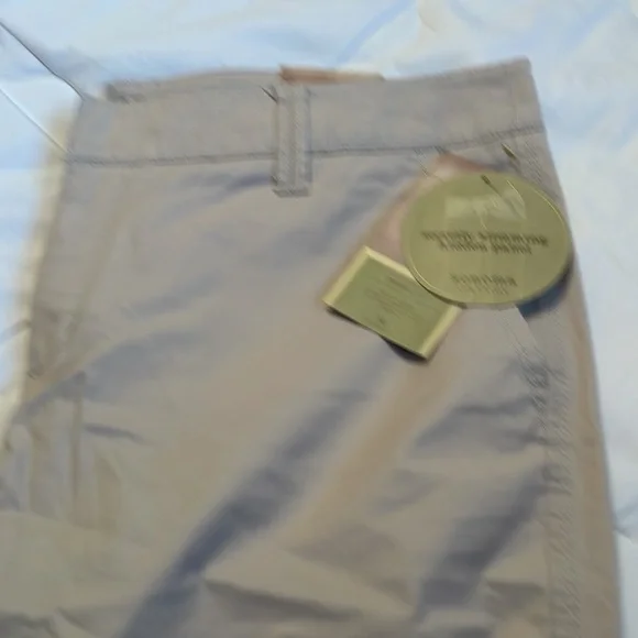 Women’s Bermuda shorts - Picture 3 of 3